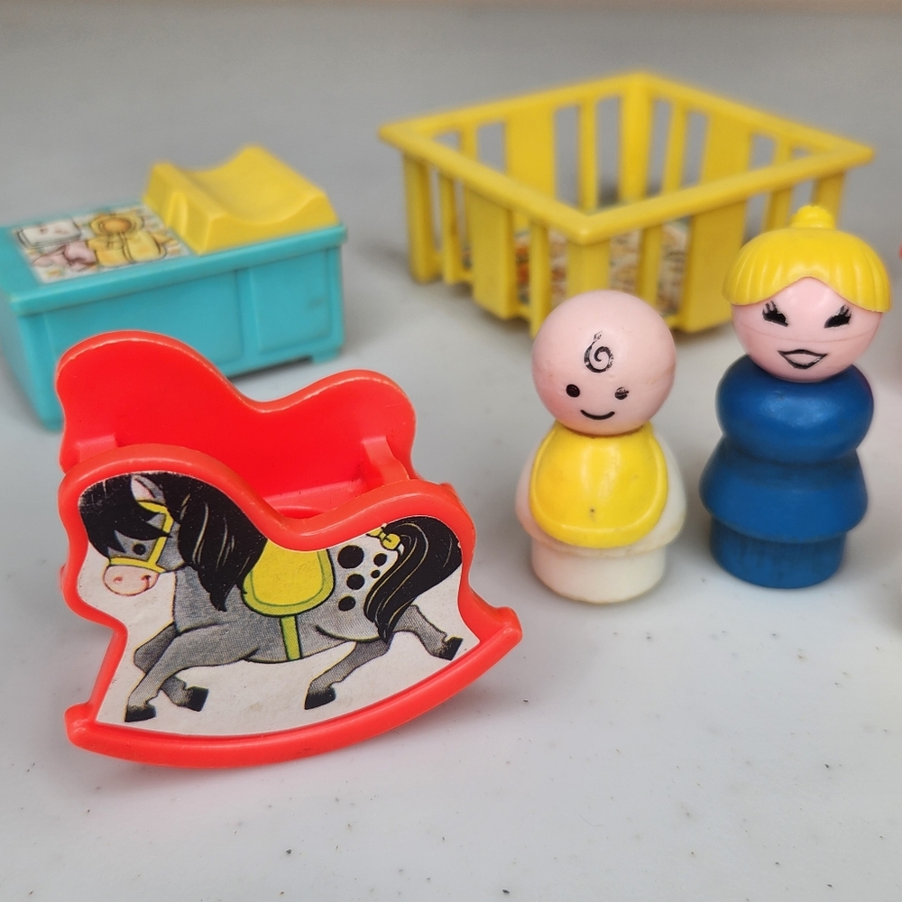 Vintage Fisher Price Little People Toy Set with Figures and Accessories 70s - Picture 3 of 3